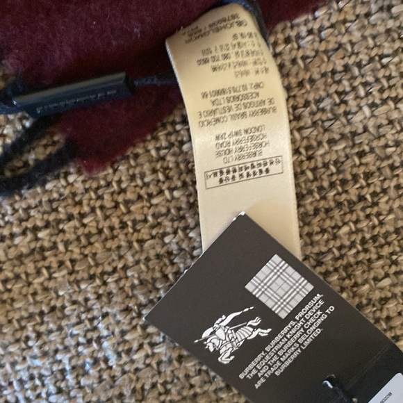 BURBERRY Claret Check 100% Cashmere Scarf, 200x36 cm, Authentic (final sale) - Picture 6 of 14